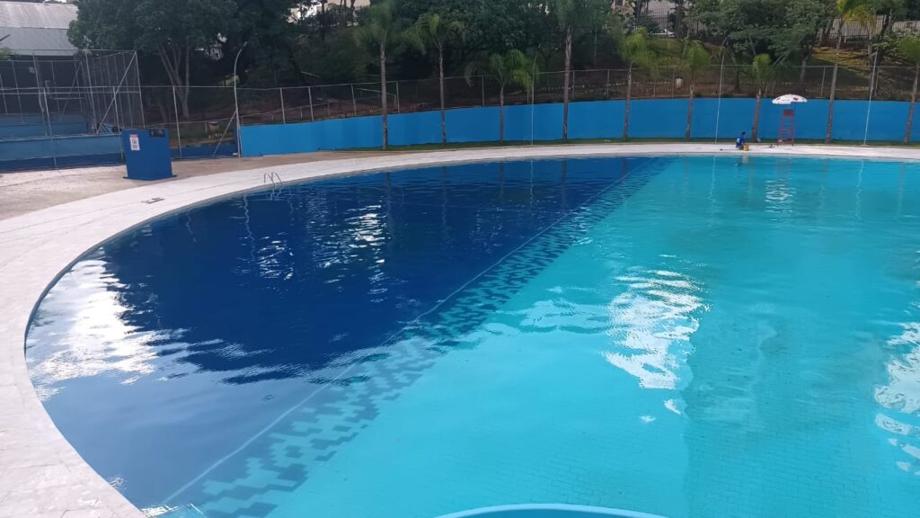 piscina pública com reforma concluída